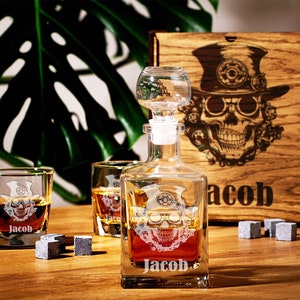 Decanter per bourbon personalizzato con teschio Steampunk, set regalo con decanter per liquori inciso, regali di compleanno, decanter per whisky personalizzato