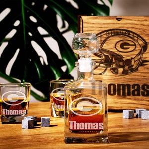 Personalized whiskey gift set Green Bay football fan gift Bourbon glass Whiskey decanter Gift for men Christmas gift Decanter set Wooden box