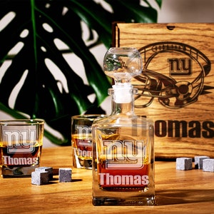 Ensemble personnalisé de carafes à whisky Football : verres à bourbon, boîte en bois gravée