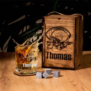 Personalisiertes Fußballfan-Whiskey-Gläser-Set: Graviertes Bourbonglas & Holzbox