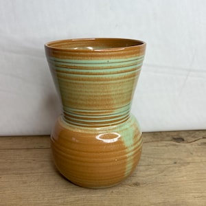 Vintage Prinknash grönbrun sellerikruka / hållare ribbad droppglasdesign i gott skick