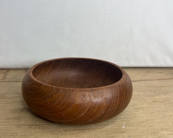 Vintage Teak Carved Wooden Bowl. In Good Condition.