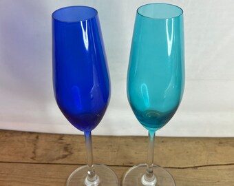 青色ガラス製フルート型グラス 青色ガラス製フルート型グラス