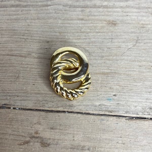 Vintage 1980er Gold Ton Interlink Pressed Muster Kreise Schal Clip - Sehr stylisch, in gutem Zustand.