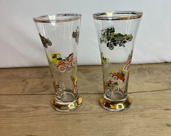 Vintage Paar 1980er Jahre Große Becher / Hi Ball Glas mit altmodischem Autos Design Sehr schönes Trinkglas in gutem Zustand