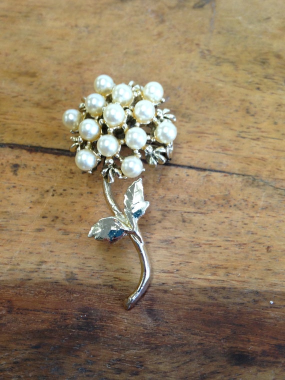 Vintage  Large Flower Shaped Gold Tone and Faux P… - image 1
