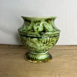Vintage Welsh / Cymru Portmadoc / Porthmadog Pottery Vase Signed Striking Design in Green and White Good Condition
