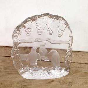 Vintage Possibly Mats Jonasson Glass / Crystal Ornament With 3 Penguins Etched In Relief Detail. Amazing Piece. Good Condition