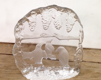 Vintage Possibly Mats Jonasson Glass / Crystal Ornament With 3 Penguins Etched In Relief Detail. Amazing Piece. Good Condition