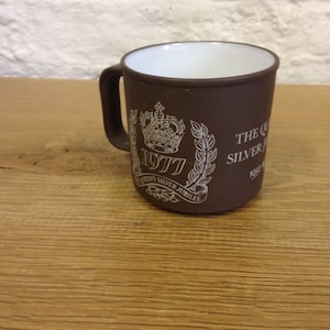 Vintage Hornsea Vitramic 1977 Queen&#39;s Silver Jubilee Brown Mug/Cup Mid Century Retro In Good Condition