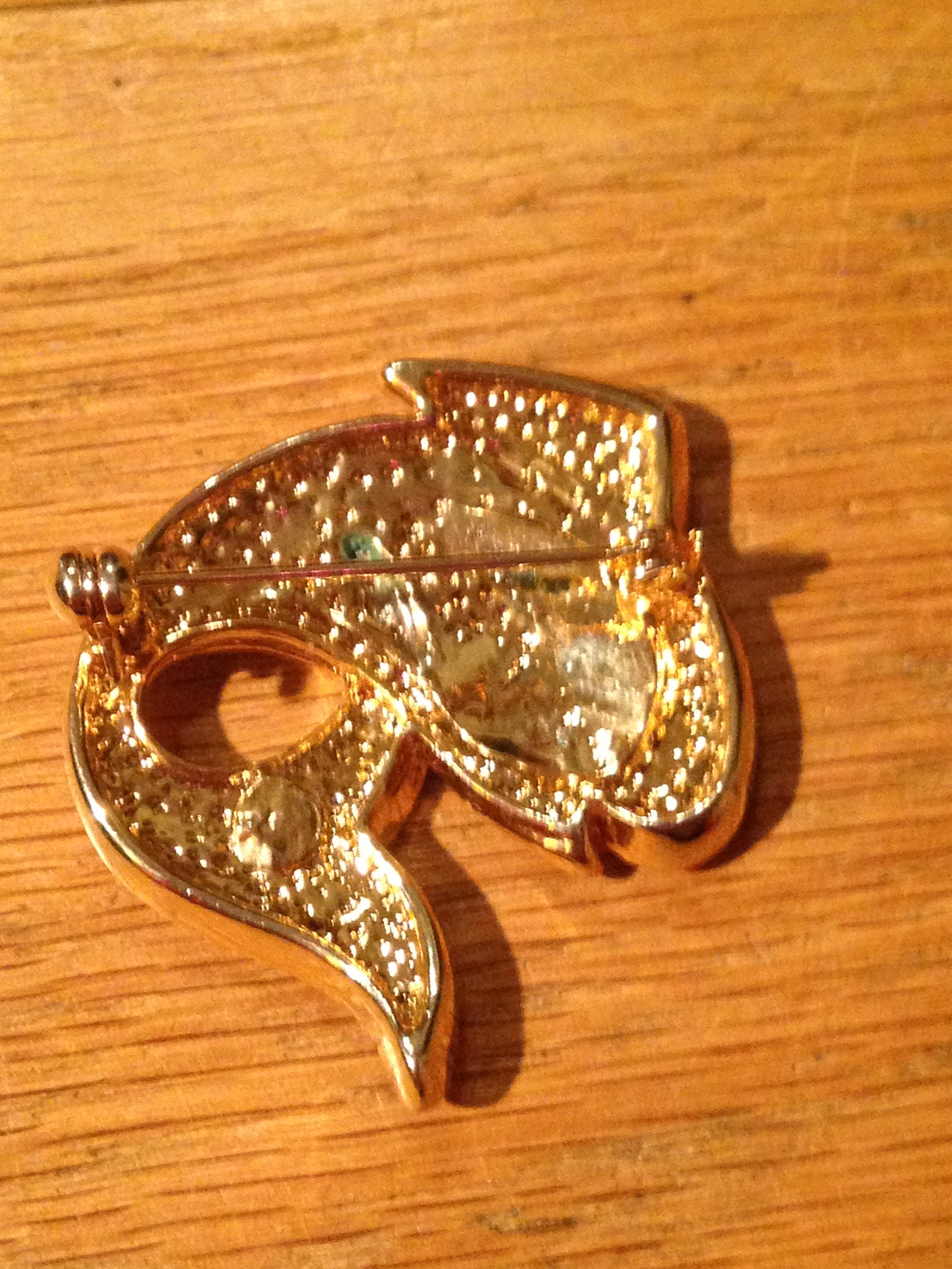 Broche Vintage En Forme De Poisson - Cristaux Bleus Sur Fond Or Pâle - État Impeccable