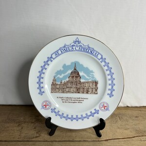 Vintage Fenton St Pauls Catherdral Decorative 10.5 Inch Plate In Excellent Condition.