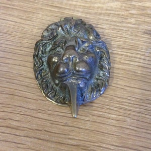 Vintage Solid Brass Realistic Lion Head Door Knocker - Metal-Metalworking, Collectable. Good Condition