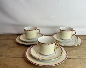 Ensemble vintage de 3 grandes tasses, soucoupes et assiettes Haviland en porcelaine de Limoge, porcelaine blanche, bordeaux et or. En bon état