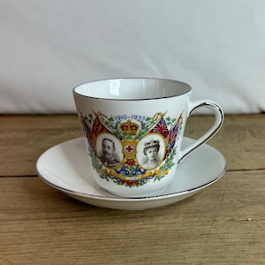 Caneca comemorativa do jubileu de prata vintage King George V e Queen Mary 1910-1935 em bom estado