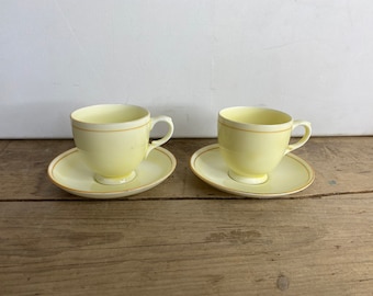 Vintage Paar Krone Staffordshire Teetassen und Untertassen Gelb mit Orange Streifen Detail Guter Zustand Schöne Sets