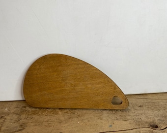 Vintage Mouse Shaped Chopping / Breadboard / Charcuterie Board Lovely Colour & Tactile In Good Condition