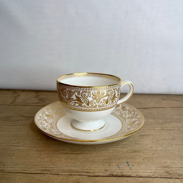 Vintage Wedgwood GOLD FLORENTINE Dragons Leigh Shape Tea Cup & Saucer. In Good Condition - small manufacturing crack under the saucer