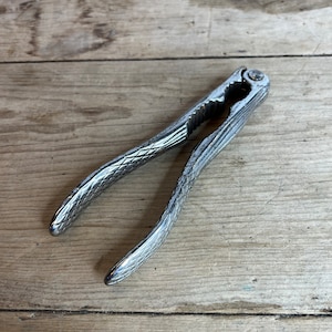 Vintage Solid Nut Cracker. Crosshatch Handle Design. Collectable.  Good Condition