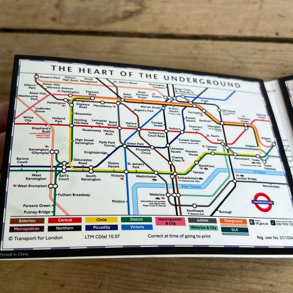 vintage Buckingham Palace London Map / Carte du métro. Bonne condition