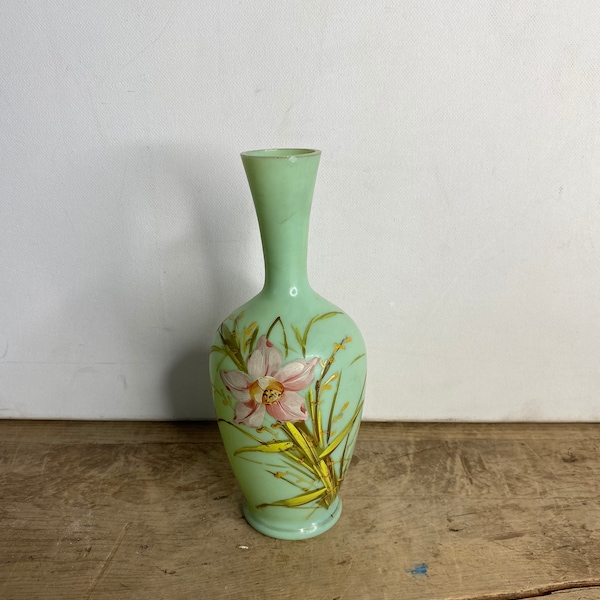 Vintage blass grün hoch Glas vase bemalt mit einer rosa Blume Design hübsche Floral handbemalt Design in gutem Zustand