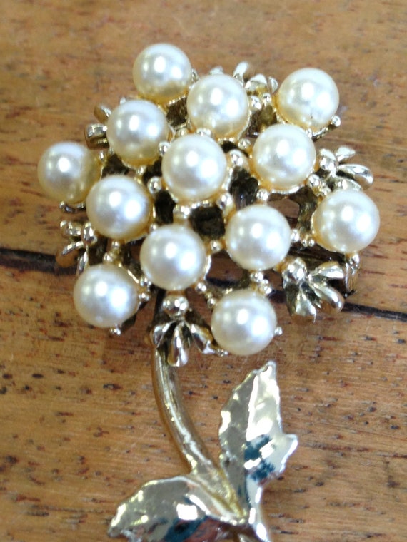 Vintage  Large Flower Shaped Gold Tone and Faux P… - image 2