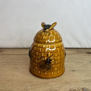 Vintage 1960&#39;s Unnamed Yellow Brown Preserve Honey Jam Pot Hive Design Bumblebee Lidded Preserve Pot in Good Condition