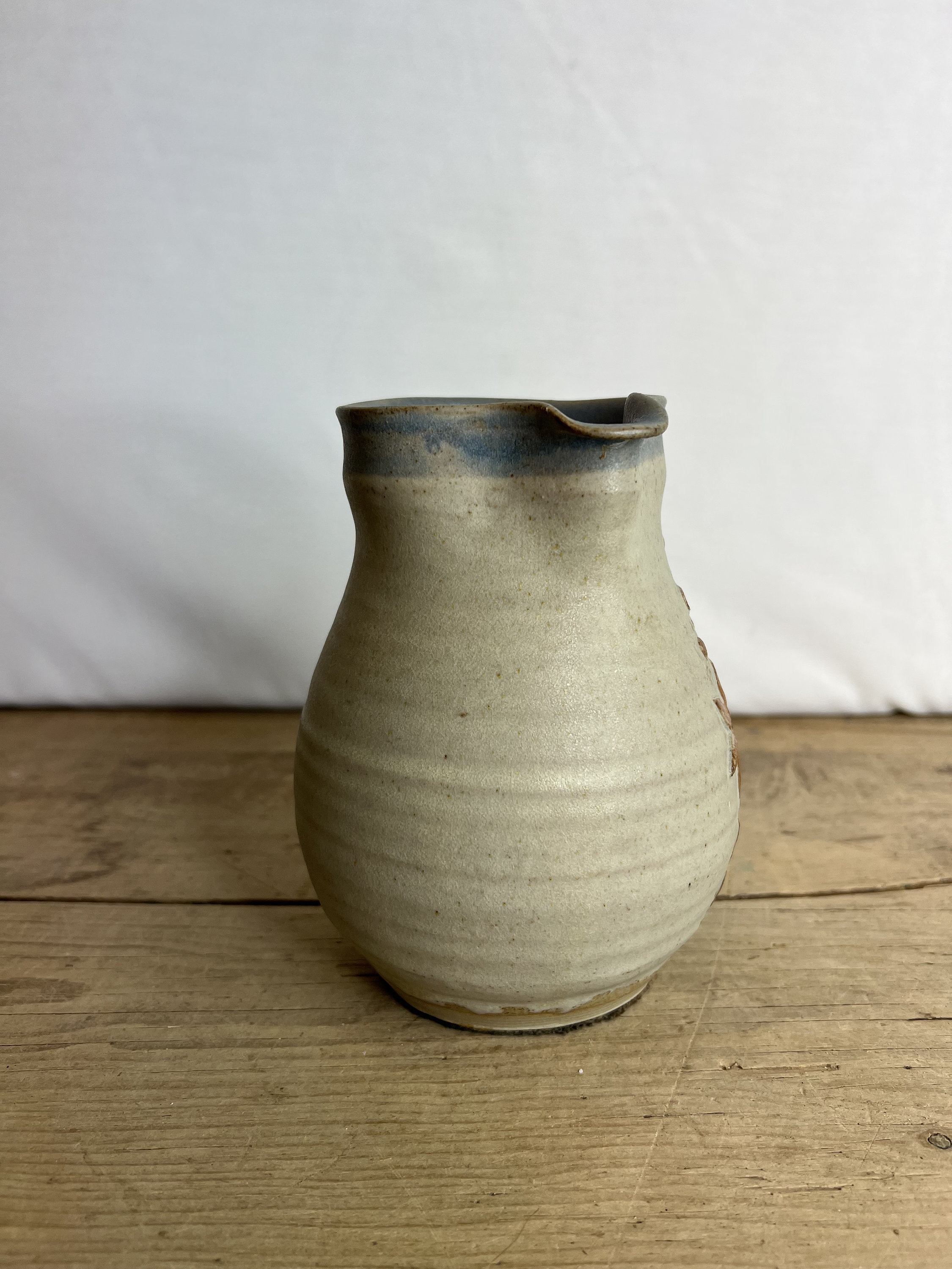 ヴィンテージ 無名スタジオ陶器 ライトグレー ブラウンとブルーの花柄