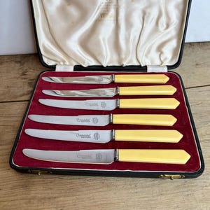 Vintage Crusade Viners Stainless Chrome Steel Knives. In Good Condition