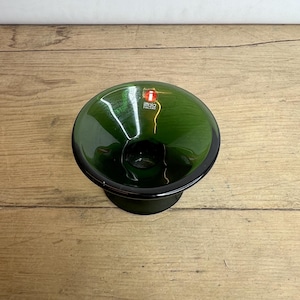 Candelabro vintage de vidrio verde oscuro Littala Kartio de Kaj Franck. En buen estado