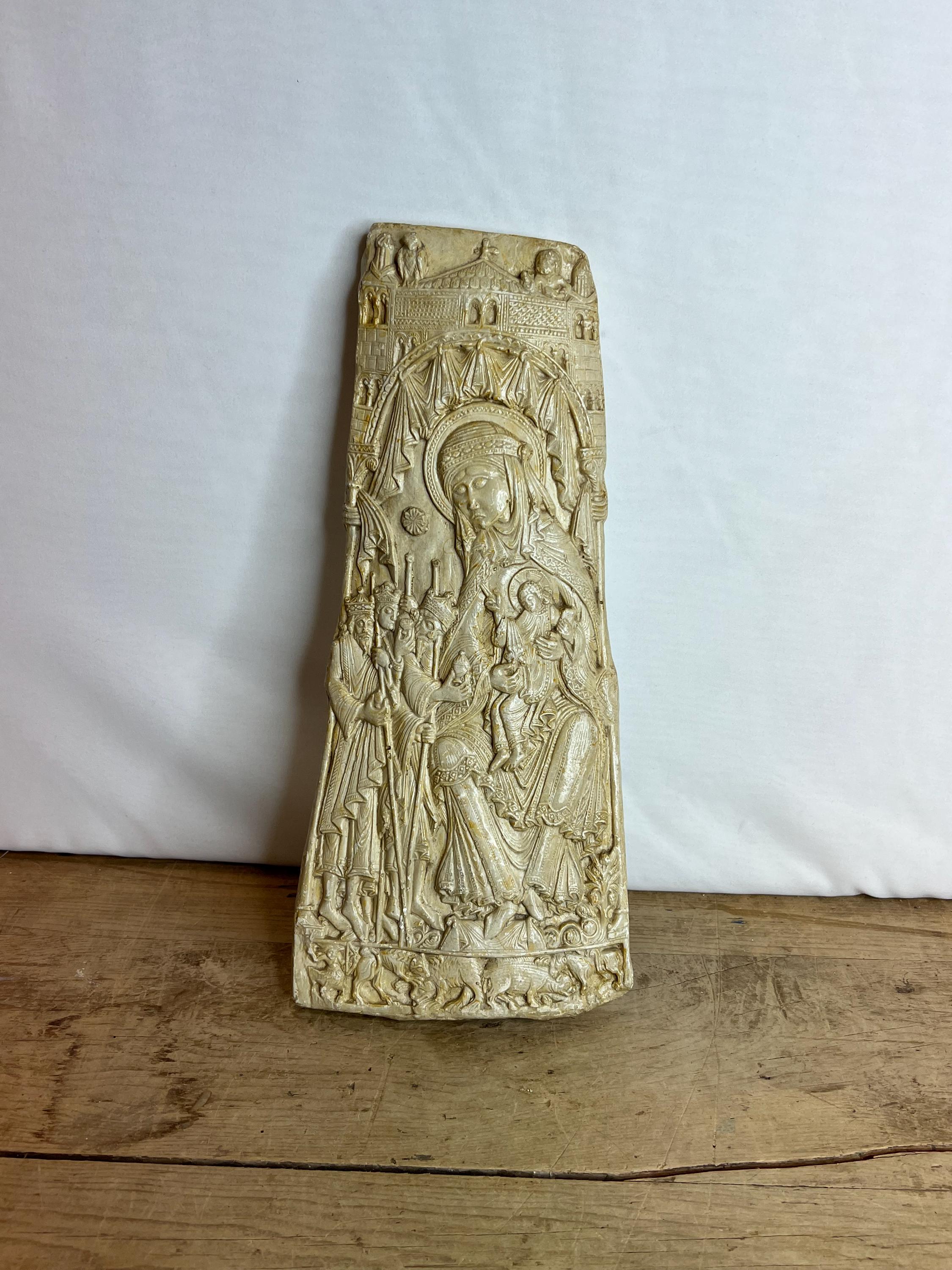 Vintage grote gipsen reliëfplaquette - De aanbidding der wijzen / Madonna met kind. Goede staat