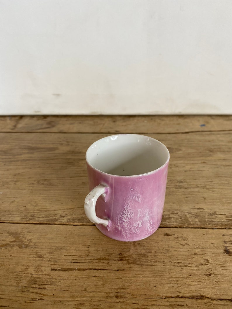 Vintage 1940/'s Souvenir Fair Ware Forget me Not Pottery Teacup White and Pink with Gilt pattern Unnamed In Good Condition