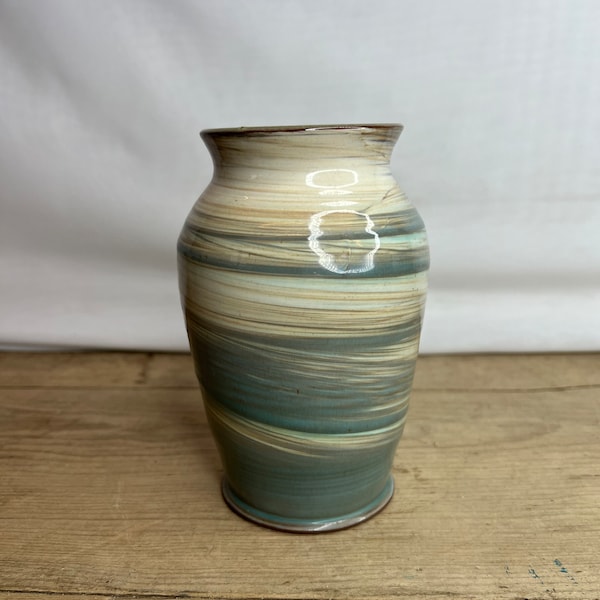 Vintage Studio Pottery Wold Harome Earthenware Cream and Green Vase. In Good Condition.