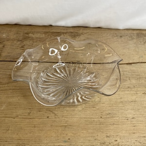 Vintage Orange Segment Style Bottom Cut Glass Shallow Dish Nibbles Serving Bon Bon Dish. Good Condition