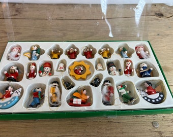 Vintage C1980s Set of 26 Wooden Christmas Tree Decorations Various Sizes and Shapes. In Good Condition.