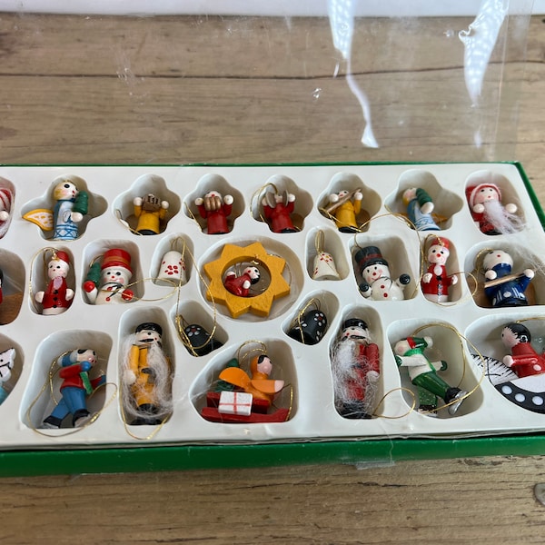 Vintage C1980s Set of 26 Wooden Christmas Tree Decorations Various Sizes and Shapes. In Good Condition.