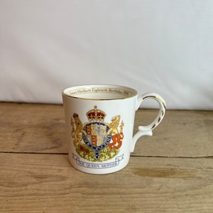 Vintage Aynsley Queen Elizabeth The Queen Mother 80th Birthday 1900-1980 China Mug Good Condition