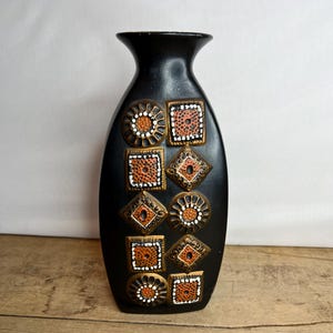 Große, dunkelbraune Vintage Brentportrait Ware Staffa Vase mit 3D-Design in Bronze, Orange und Weiß. Im Westdeutschen Stil. In gutem Zustand