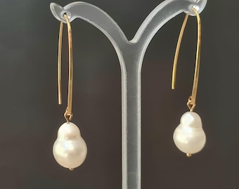 Orecchini d'argento 925, lacrima con intagli, madreperla bianca, ornamento - rosa | Gioielli Eshop IT