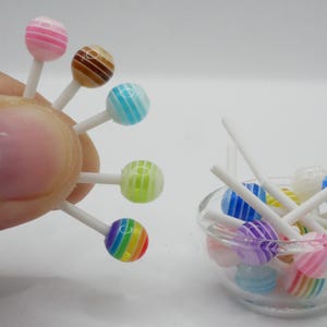 20 Miniature Lollipops – 1:12 Scale Candy Props for Dollhouse, Crafts, Photography & Mini Food Displays