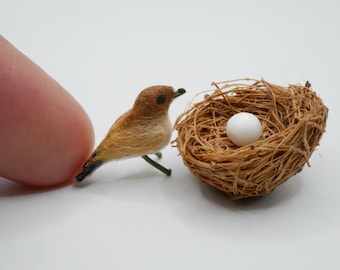 Handgefertigter Miniatur brauner Vogel - 1:12 Realistischer Vogel für Puppenhaus oder Feengarten -Niedliches Sammlerstück für Miniaturenliebhaber