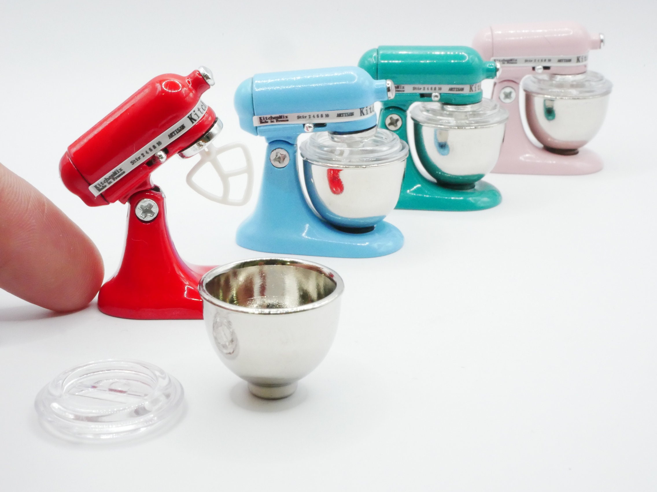 Hot Pink kitchen-aid stand mixerARE YOU KIDDING ME?? L-O-V-E