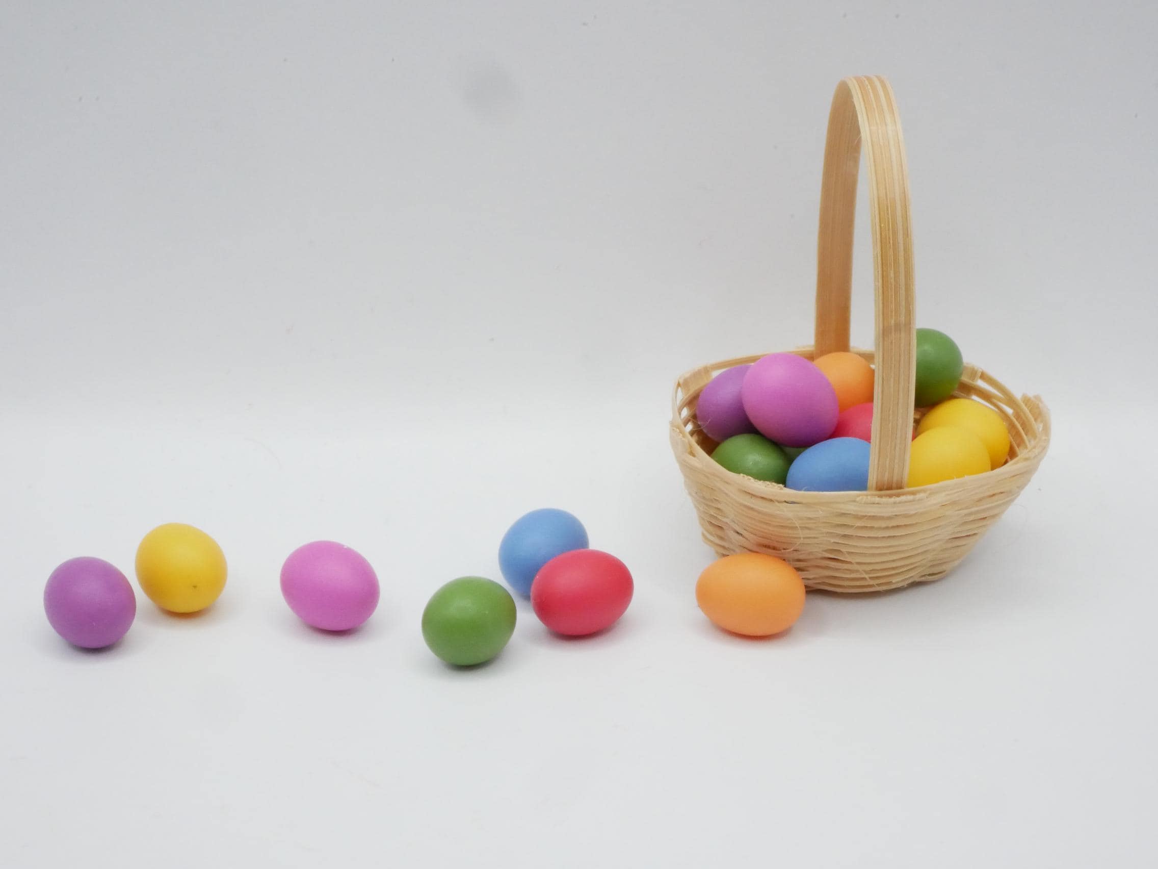 Handmade Miniature Easter Eggs in Bamboo Basket – 1/12 Scale Dollhouse ...