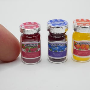 Zestaw miniaturowych butelek z żywicy na dżem – 3 małe słoiki na owoce do kuchni w domku dla lalek, dioram kawiarnianych i miniaturowych ekspozycji żywności