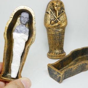 Miniature Coffin and Corpse Dollhouse Mini Coffin Halloween Prop Halloween scene