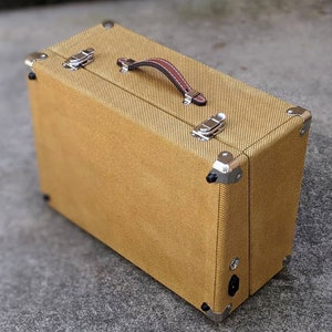Pedalboard with detachable lid, made to order. Effects pedal case and platform.