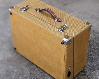 Pedalboard with detachable lid, made to order. Effects pedal case and platform.