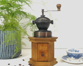 sehr schöne 6-eckige Kaffeemühle - Mokkamühle, Coffee Grinder- Küchendeko Landhaus Brocante Küche