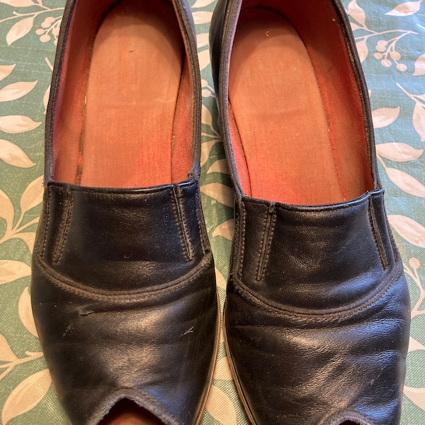Ladies vintage black peep-toe shoes Daniel Green