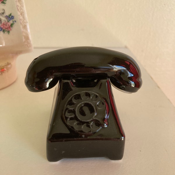 Collectible rotary phone salt and pepper shakers